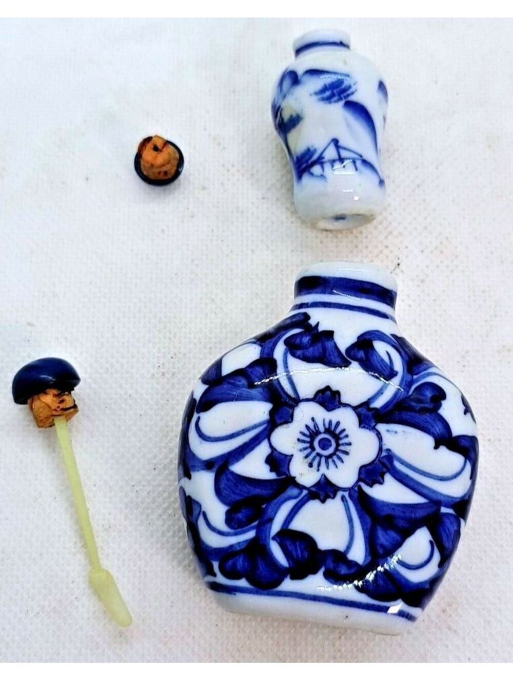 Lot 2 Vintage Chinese Blue and White Porcelain Snuff Bottles Hand Painted Floral